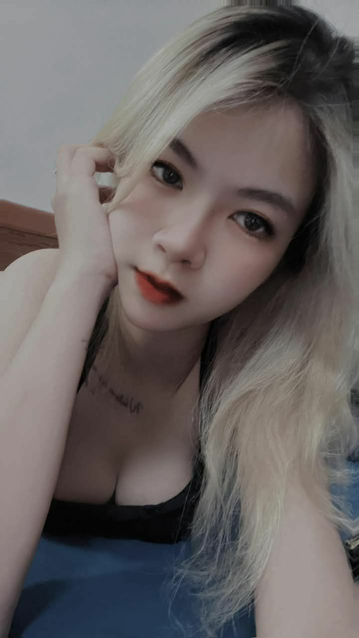 Người đẹp Internet Đài Loan Hong trò chuyện với bạn trai và thủ dâm